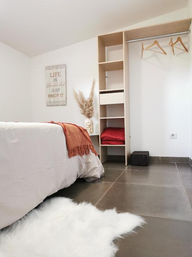 Maison De Vacances L'Hote Champetre Campagne Arlesienne Bagian luar foto