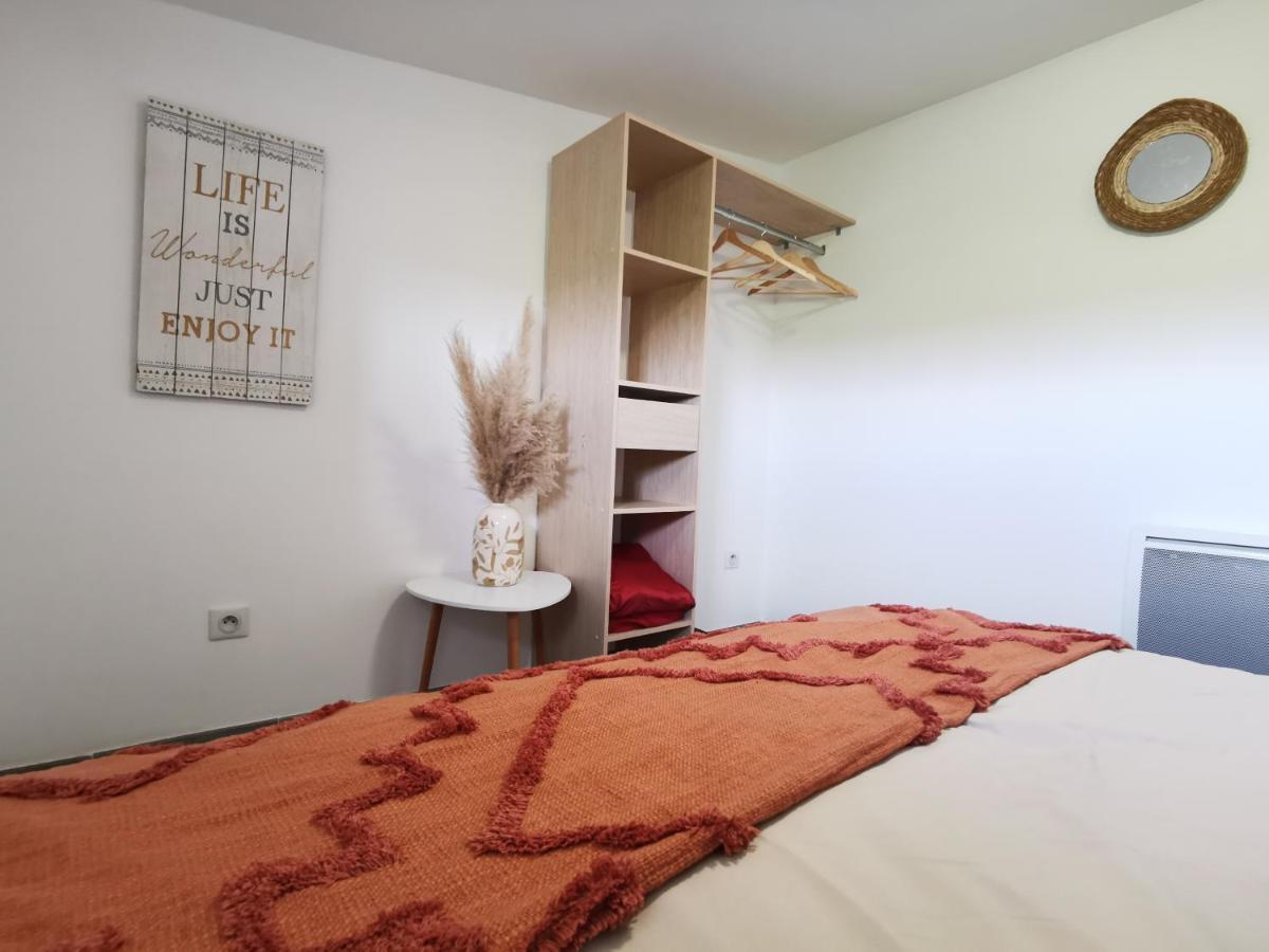 Maison De Vacances L'Hote Champetre Campagne Arlesienne Bagian luar foto